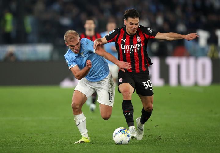  米兰客场不败神话破灭，拉齐奥把握机会取胜。 体育新闻