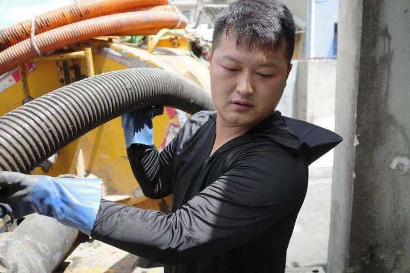 绝密婚礼现场:吸粪车车队背后隐藏的草根逆袭真相 娱乐新闻