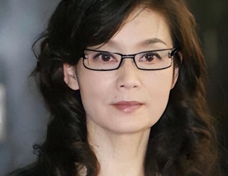  从影后到独居：潘虹36年情感抉择的深层逻辑复盘 娱乐新闻