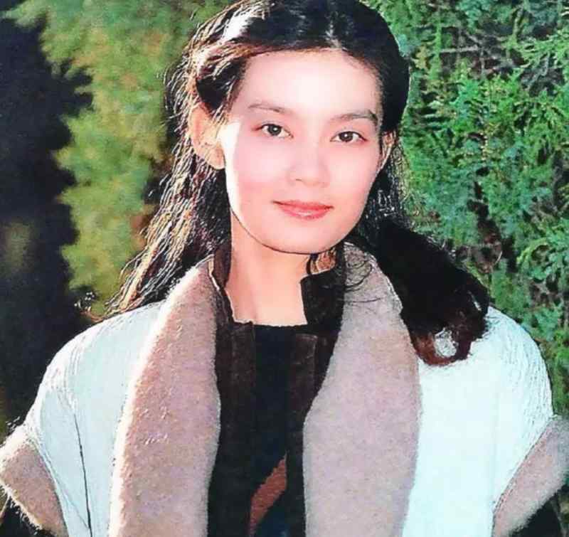  从影后到独居：潘虹36年情感抉择的深层逻辑复盘 娱乐新闻