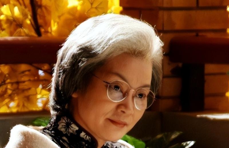  从影后到独居：潘虹36年情感抉择的深层逻辑复盘 娱乐新闻