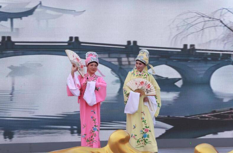  文旅融合新范式：黄梅戏沉浸式展演的底层逻辑与实践路径 文化旅游