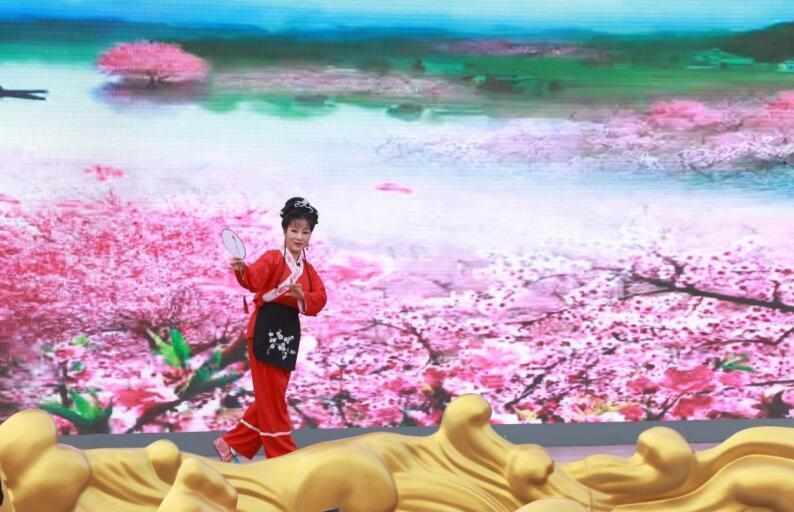  文旅融合新范式：黄梅戏沉浸式展演的底层逻辑与实践路径 文化旅游