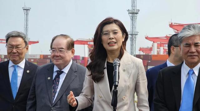  从洋山港到政治博弈：郑丽文访陆的技术解法与两岸和平方程式 新闻