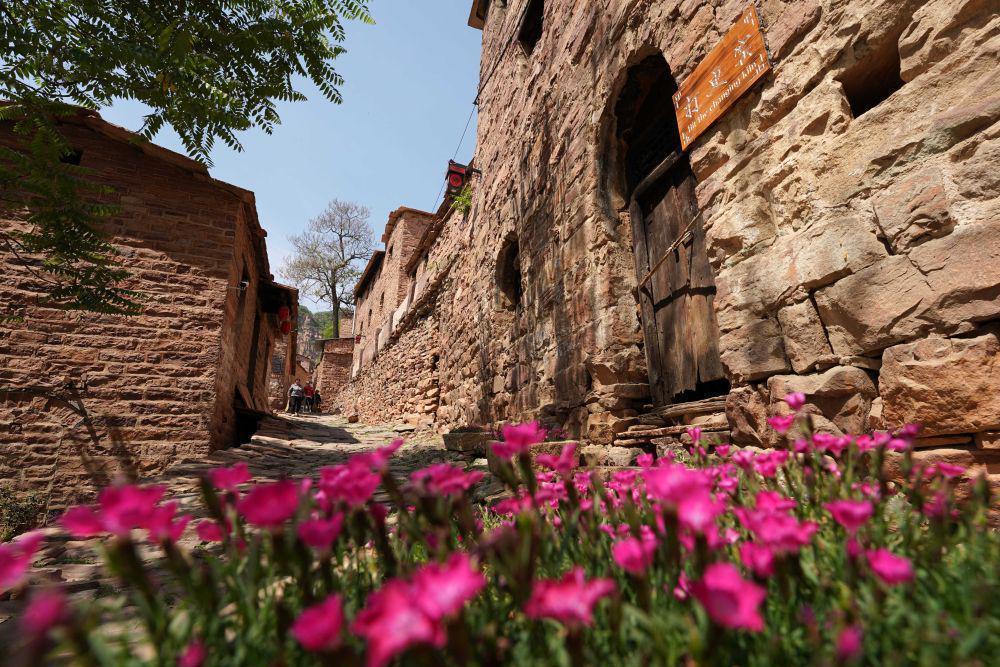  技术解密：太行深处六百年红石古寨的建筑力学奇迹 文化旅游