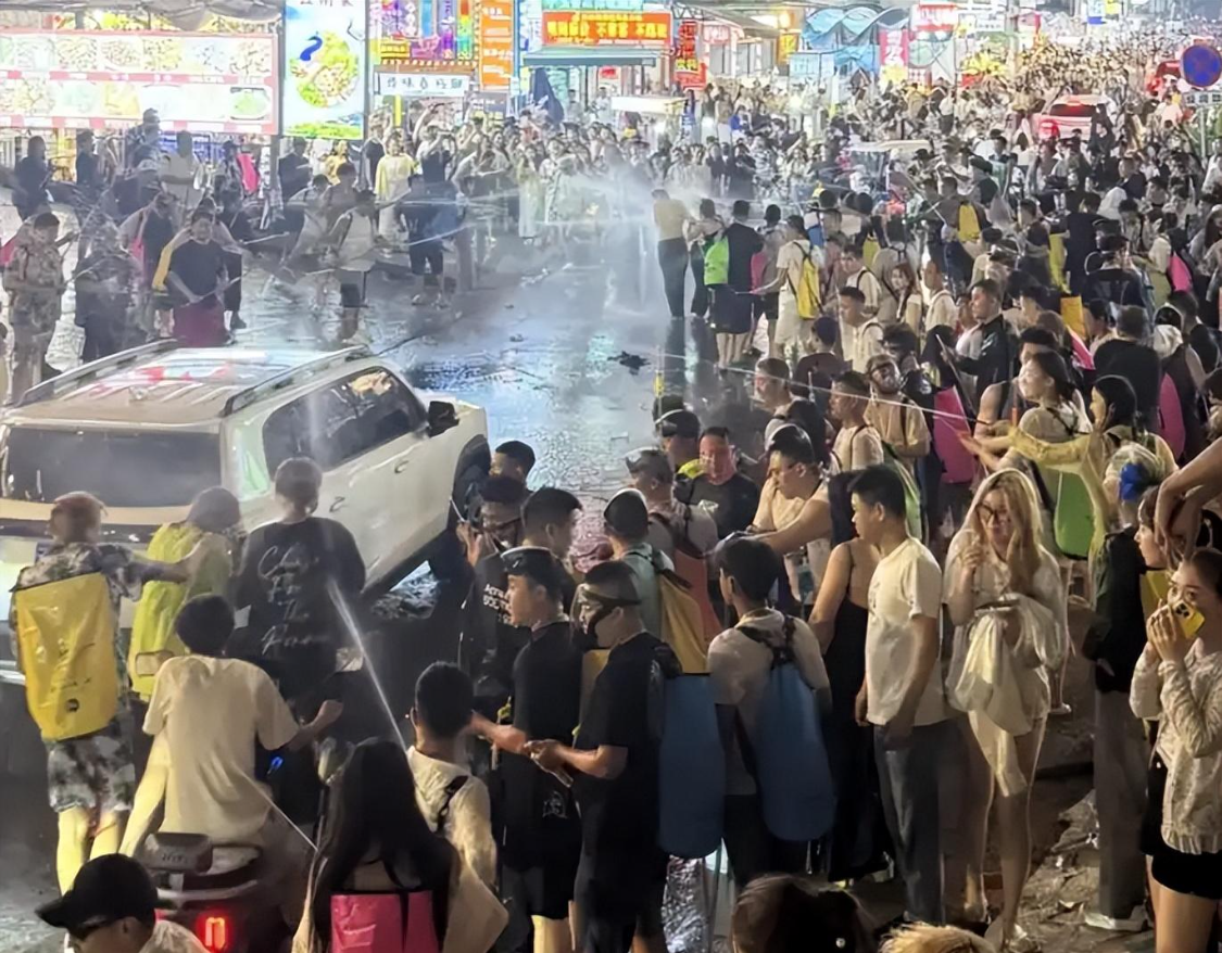  技术失控与人文缺失：泼水节乱象的结构性分析 新闻