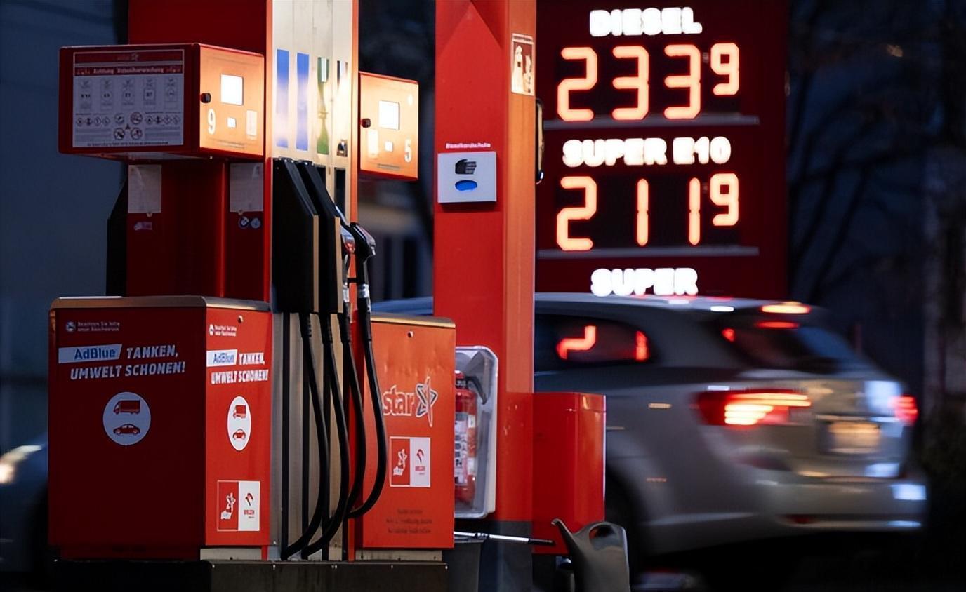  「油价困局深度拆解：特朗普政策表态背后的能源政治经济学」 新闻