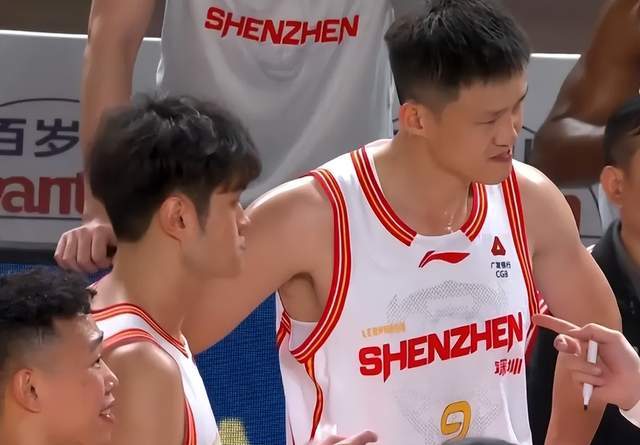  37岁老将+24岁新援+三双王：深圳黑马背后那些让人动容的篮球故事 体育新闻