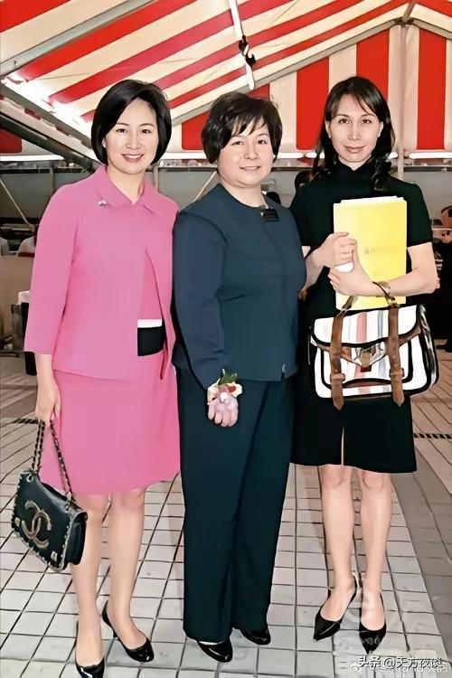  何超蕸：从信德幕后功臣到家族精神图腾的商业低调人生深度复盘 新闻