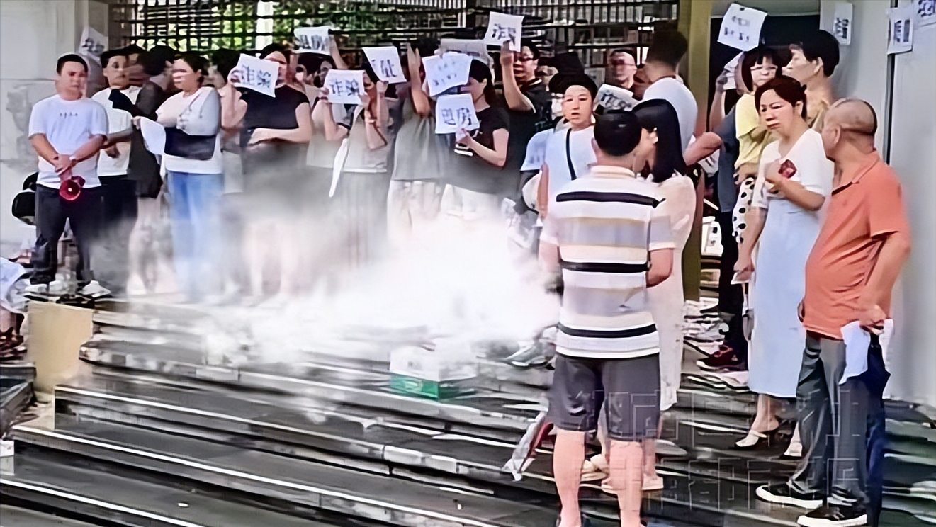  【房产深度】深圳楼盘价格腰斩背后的抢购风暴与技术解读 房产家居